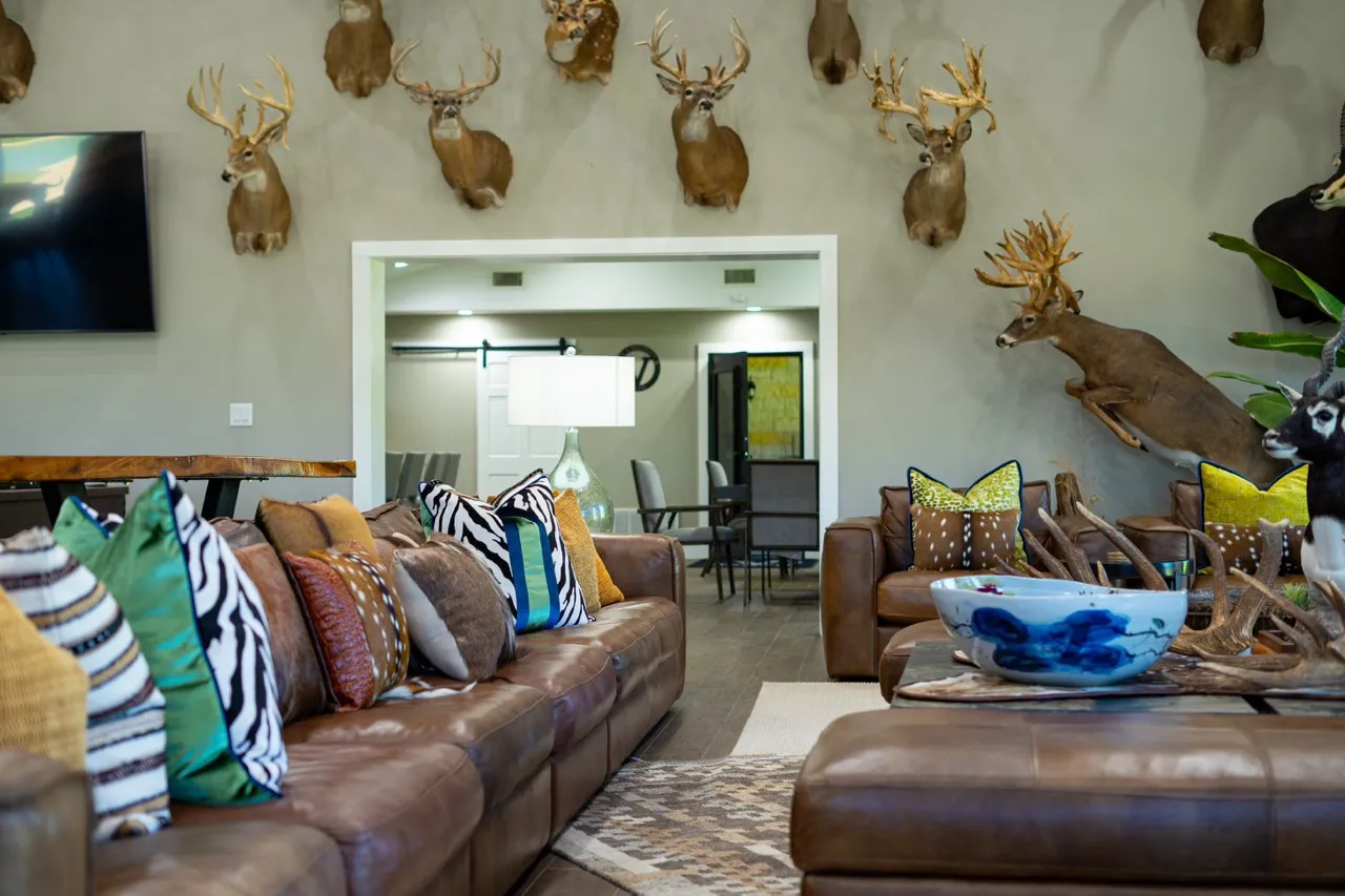 Circle V Trophy Whitetail Hunt